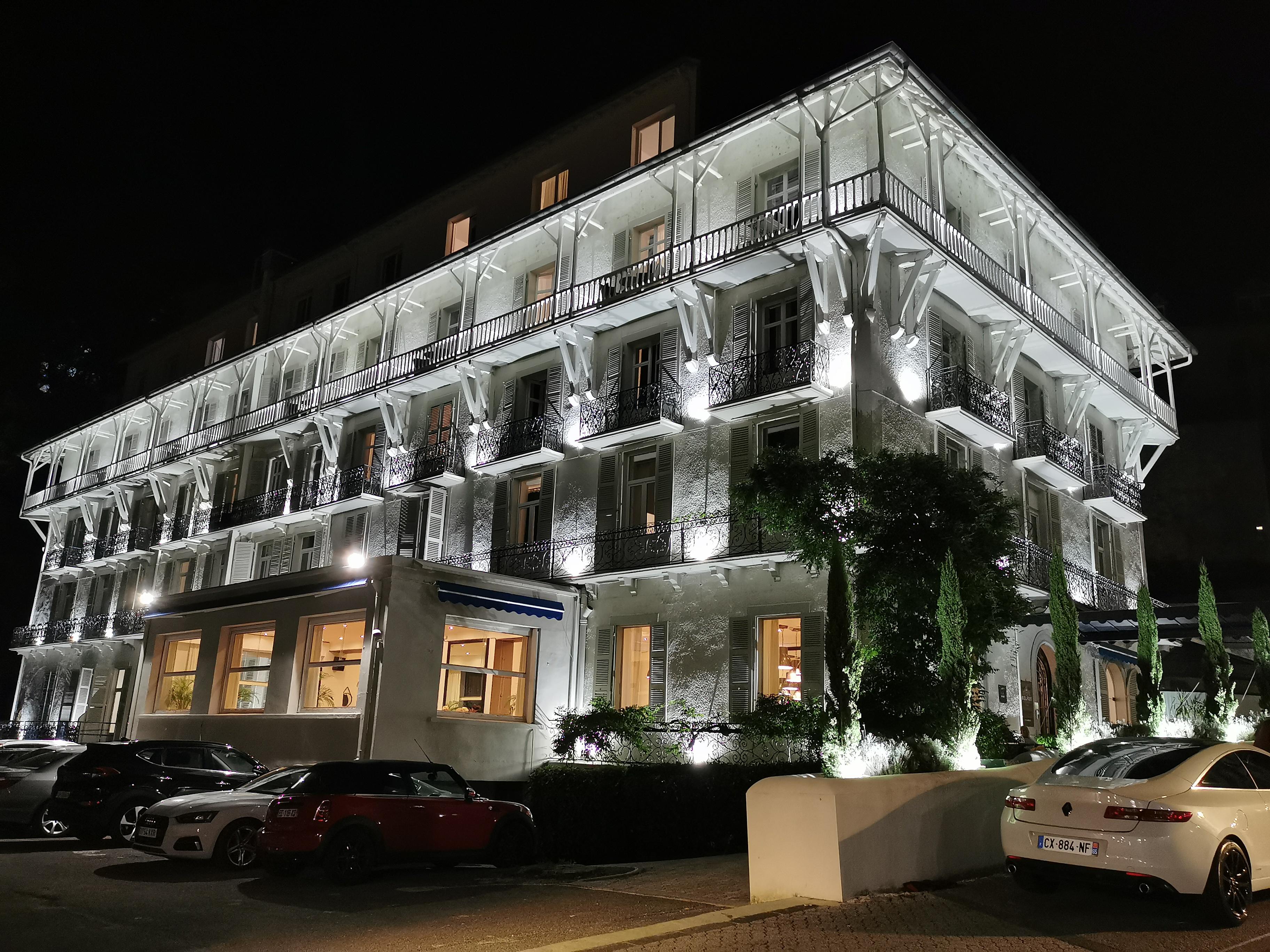 Belfry & Spa By Ligne St Barth Лурд Экстерьер фото The E & O 87 restaurant at night